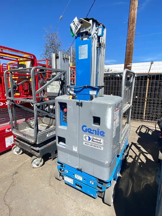 2017 Genie GR-20 Self-Propelled One-Person Lift