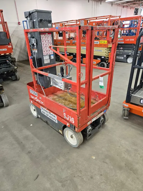 2018 Skyjack SJ16 Self-Propelled One-Person Lift
