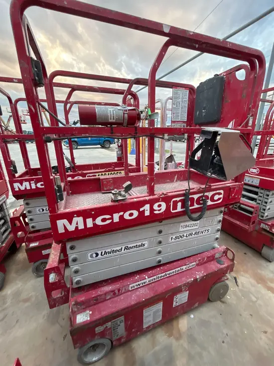 2018 MEC MICRO 19 Scissor Lift