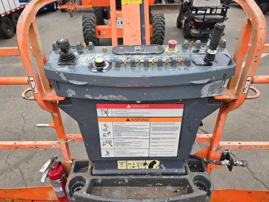 2014 JLG 800AJ Articulating Boom Lift