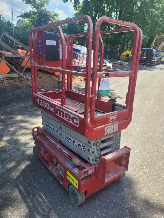 2017 MEC 1330SE Scissor Lift