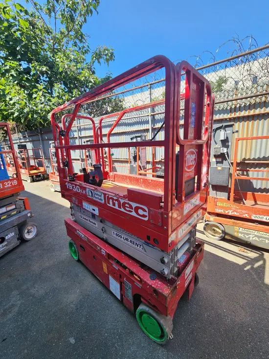 2018 MEC 1930SE Scissor Lift