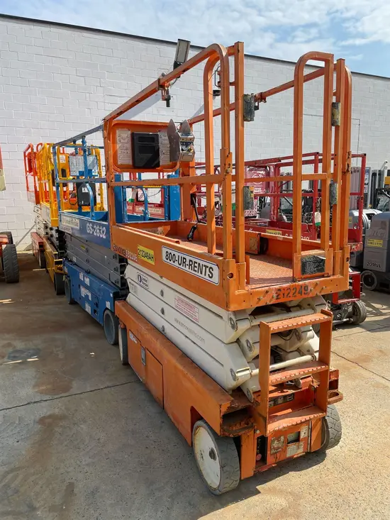 2018 Snorkel S3226E Scissor Lift