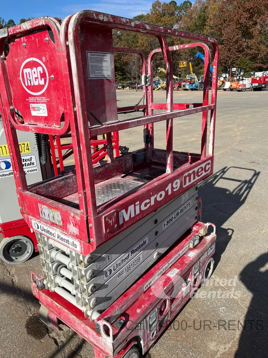 2018 MEC MICRO 19 Scissor Lift