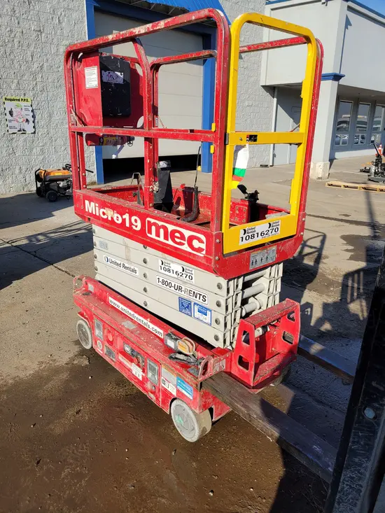 2018 MEC MICRO 19 Scissor Lift