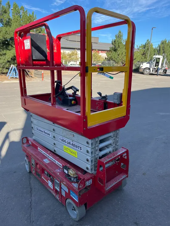2018 MEC MICRO 19 Scissor Lift