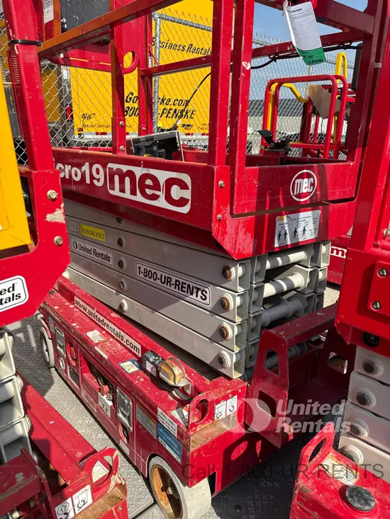 2018 MEC MICRO 19 Scissor Lift