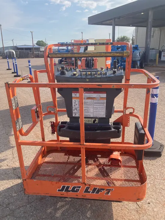2018 JLG E300AJP Articulating Boom Lift
