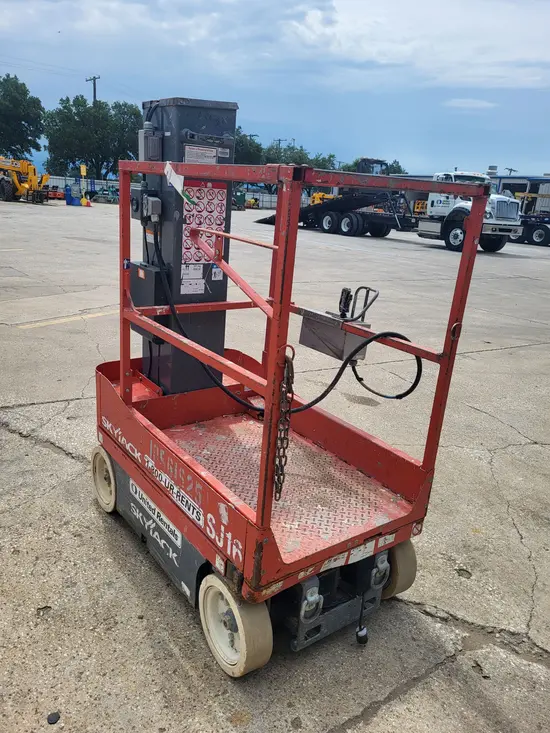 2017 Skyjack SJ16 Self-Propelled One-Person Lift