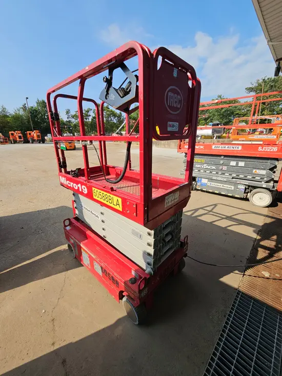 2018 MEC MICRO 19 Scissor Lift