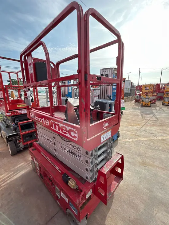 2019 MEC MICRO 19 Scissor Lift