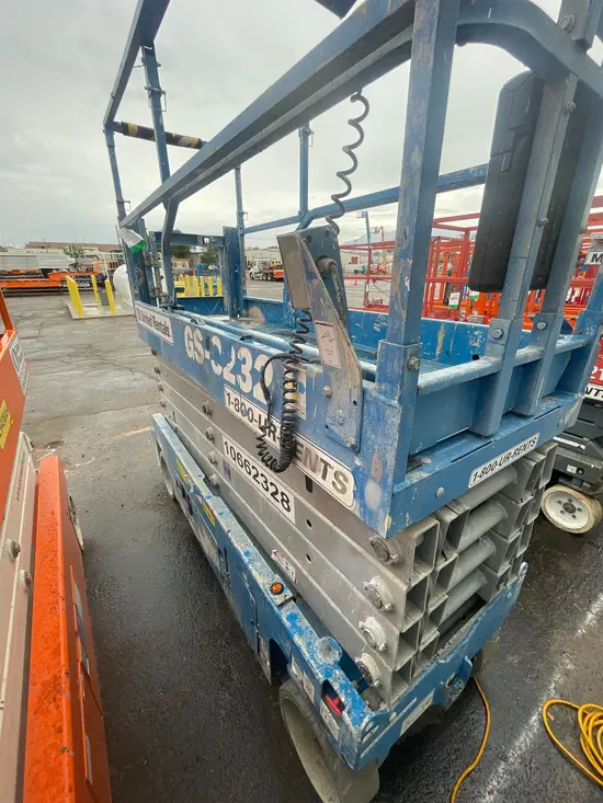 2017 Genie GS-3232 Scissor Lift