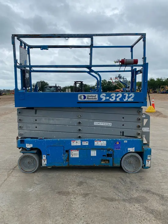 2017 Genie GS-3232 Scissor Lift