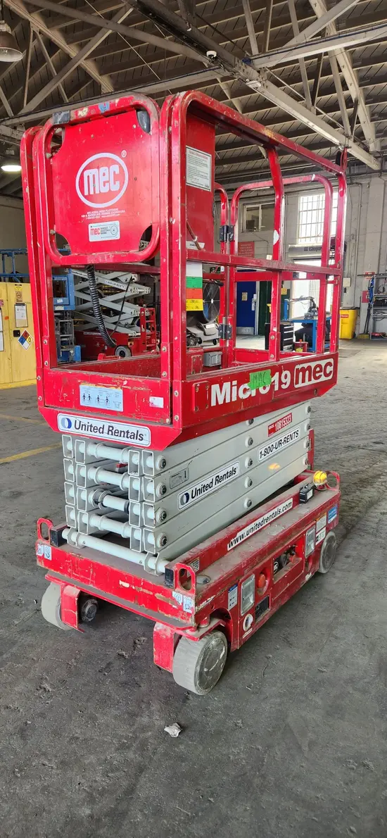 2018 MEC MICRO 19 Scissor Lift