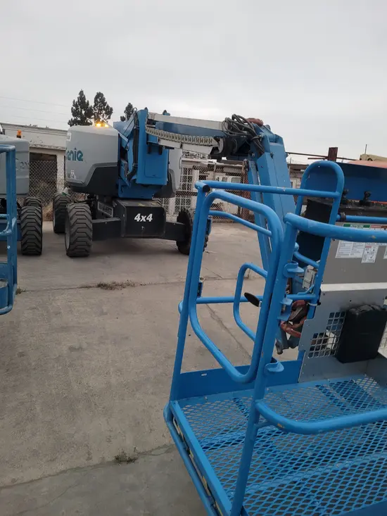 2016 Genie Z-62/40 Articulating Boom Lift