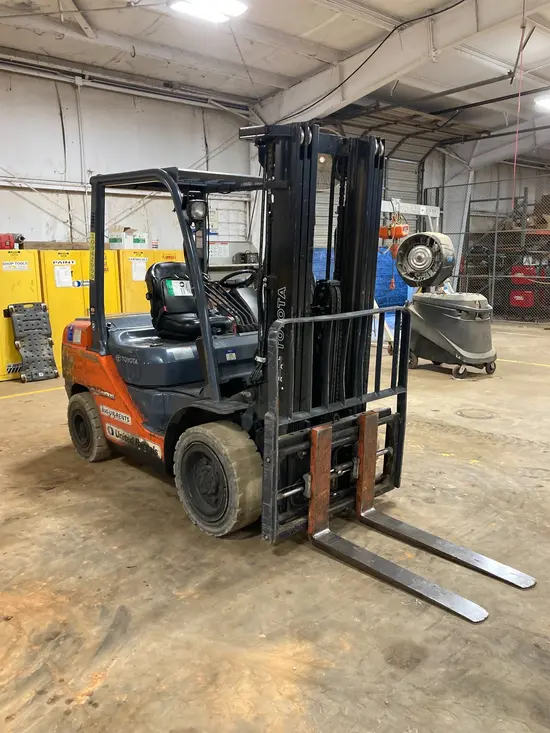 2019 Toyota 8FDU30 Warehouse Forklift