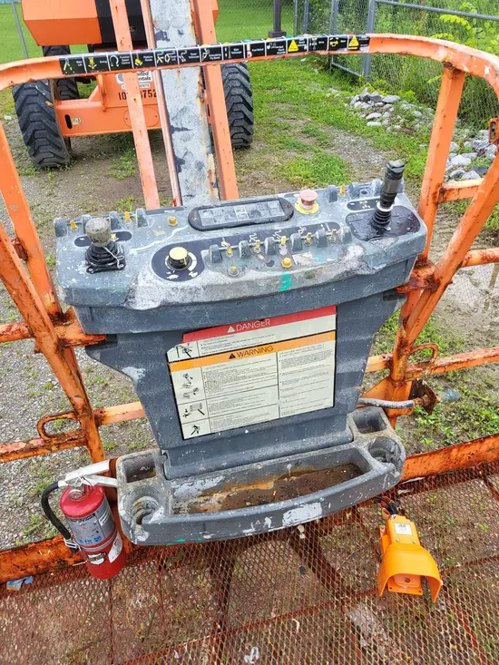 2016 JLG 800AJ Articulating Boom Lift