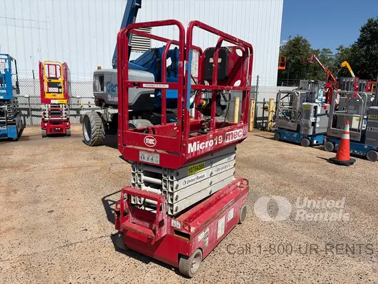 2017 MEC MICRO 19 Scissor Lift