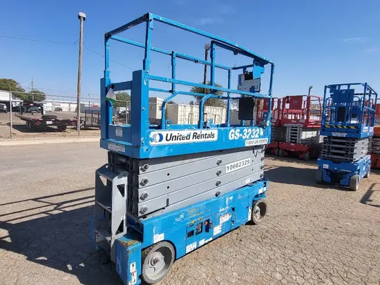 2017 Genie GS-3232 Scissor Lift
