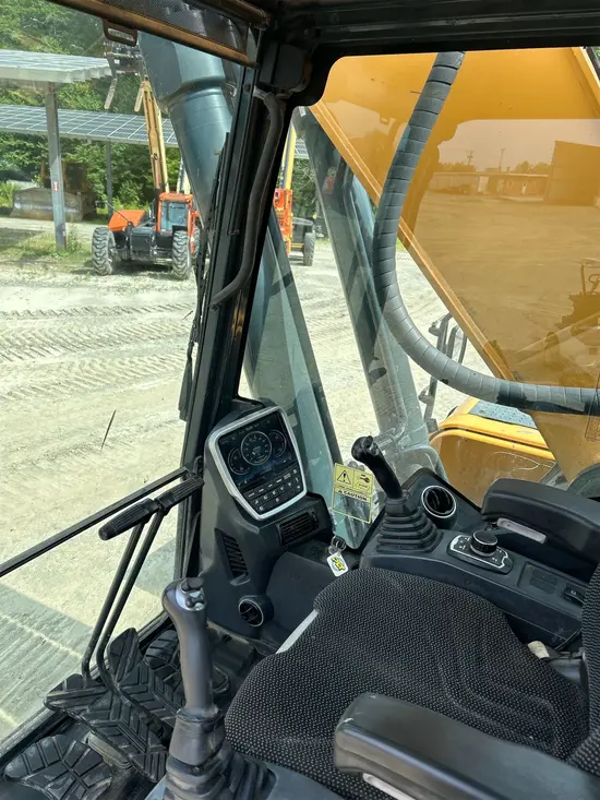 2019 HYUNDAI HX330L Excavator
