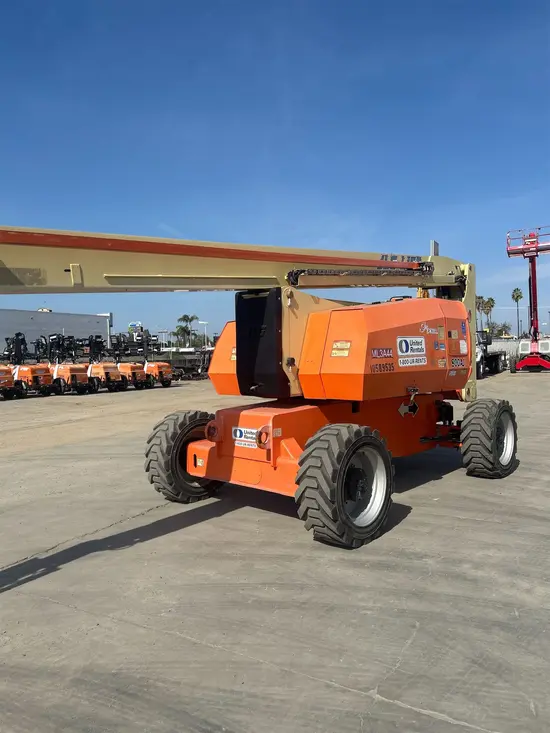 2017 JLG 800AJ Articulating Boom Lift