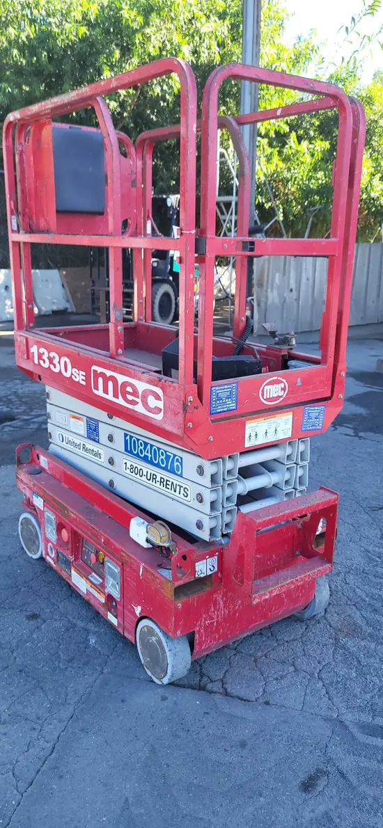 2018 MEC 1330SE Scissor Lift