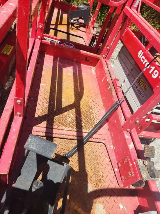 2018 MEC MICRO 19 Scissor Lift
