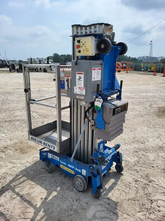 2018 Genie AWP-30SDC Pusharound Lift