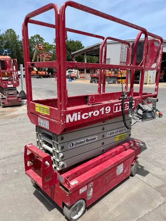 2017 MEC MICRO 19 Scissor Lift