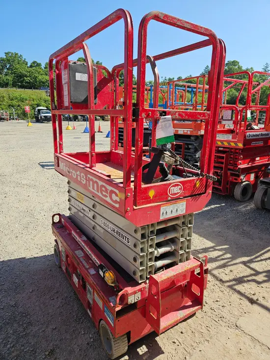 2018 MEC MICRO 19 Scissor Lift