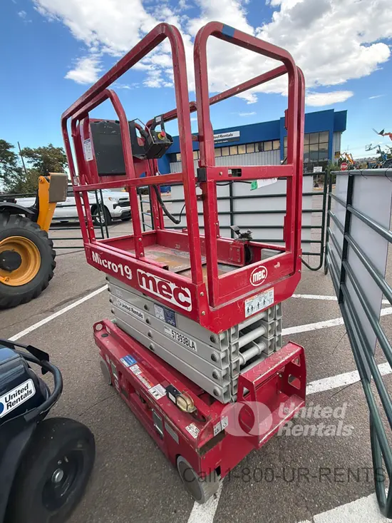 2018 MEC MICRO 19 Scissor Lift