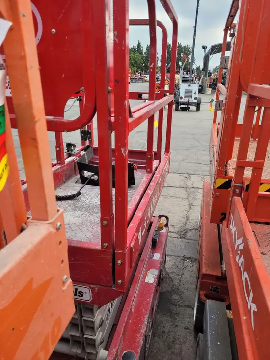 2018 MEC 1330SE Scissor Lift