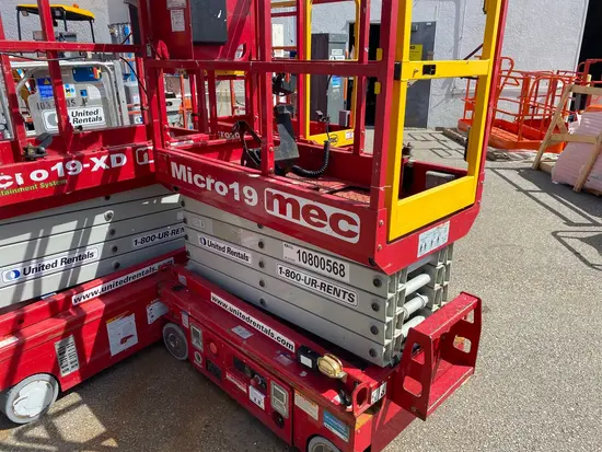 2018 MEC MICRO 19 Scissor Lift