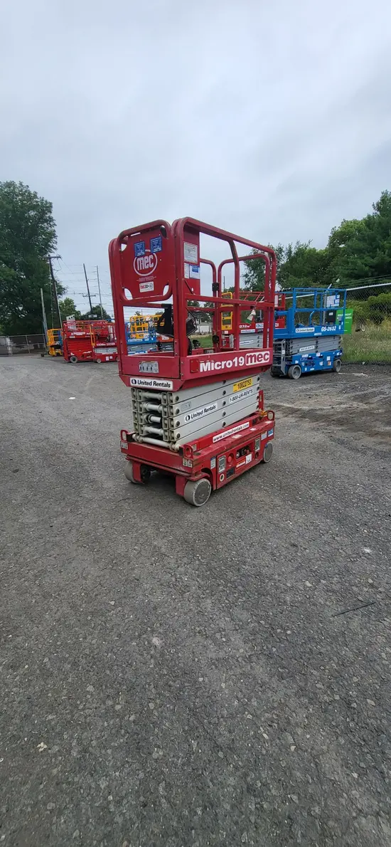 2018 MEC MICRO 19 Scissor Lift