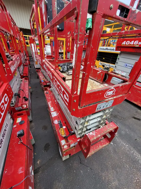 2018 MEC MICRO 19 Scissor Lift