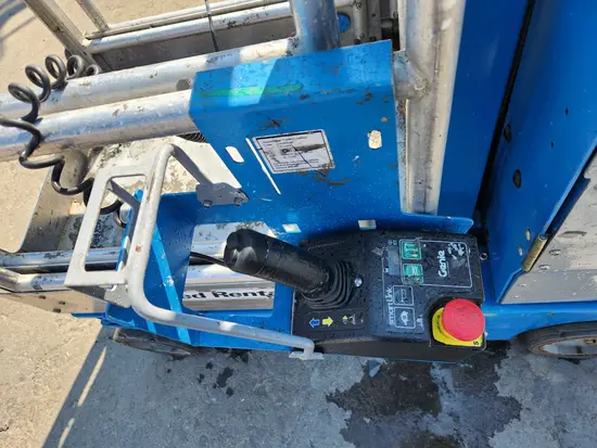 2017 Genie GR-20 Self-Propelled One-Person Lift