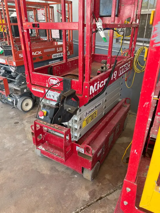 2018 MEC MICRO 19 Scissor Lift