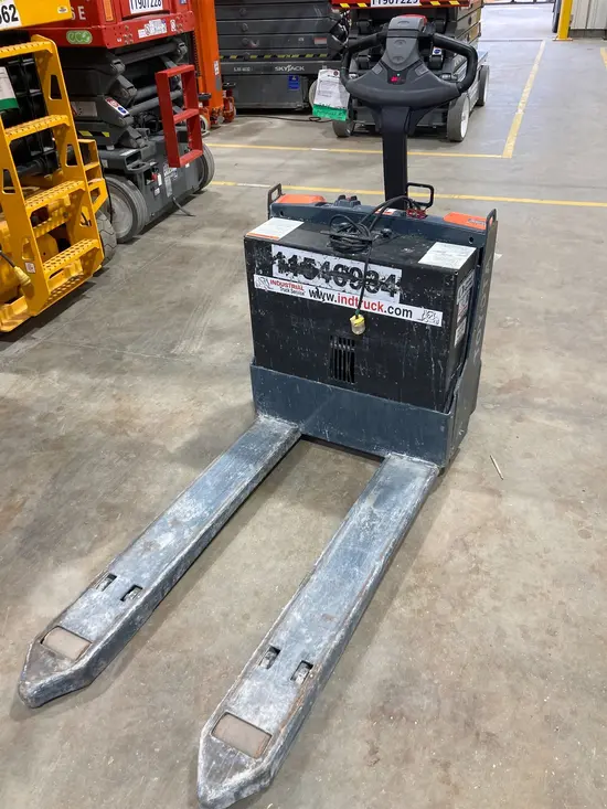 2022 Toyota 8HBW23 Jack