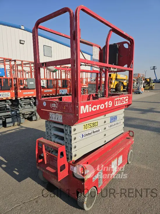 2018 MEC MICRO 19 Scissor Lift