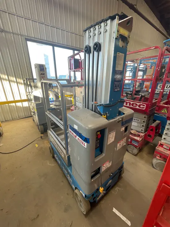 2017 Genie GR-20 Self-Propelled One-Person Lift