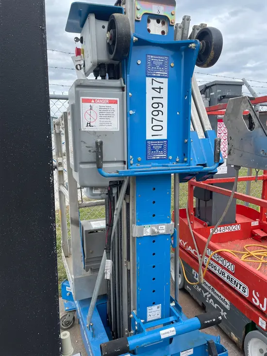 2018 Genie AWP-30SDC Pusharound Lift