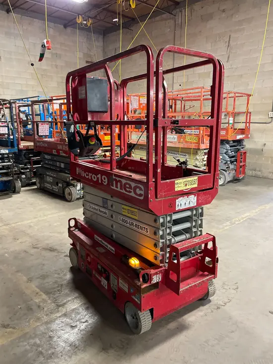 2018 MEC MICRO 19 Scissor Lift