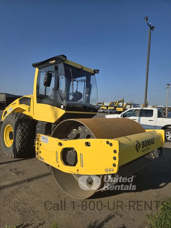2021 BOMAG BW211D-5 Single Drum Roller