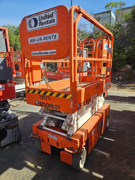 2018 Snorkel S3219E Scissor Lift