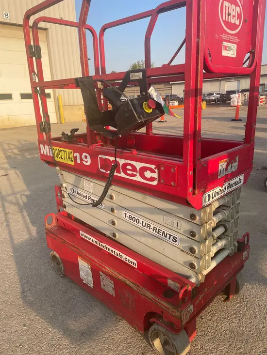 2018 MEC MICRO 19 Scissor Lift