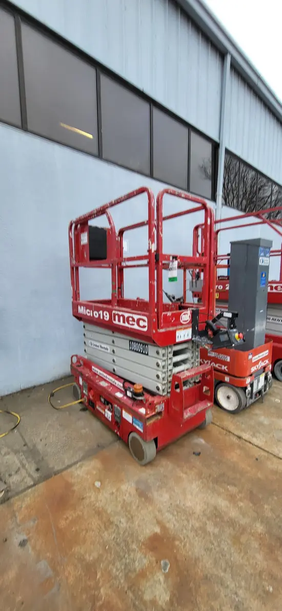 2018 MEC MICRO 19 Scissor Lift