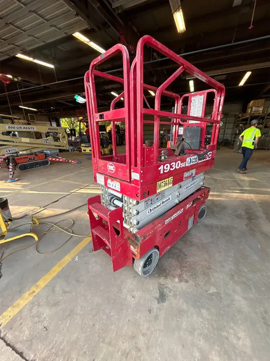 2018 MEC 1930SE Scissor Lift