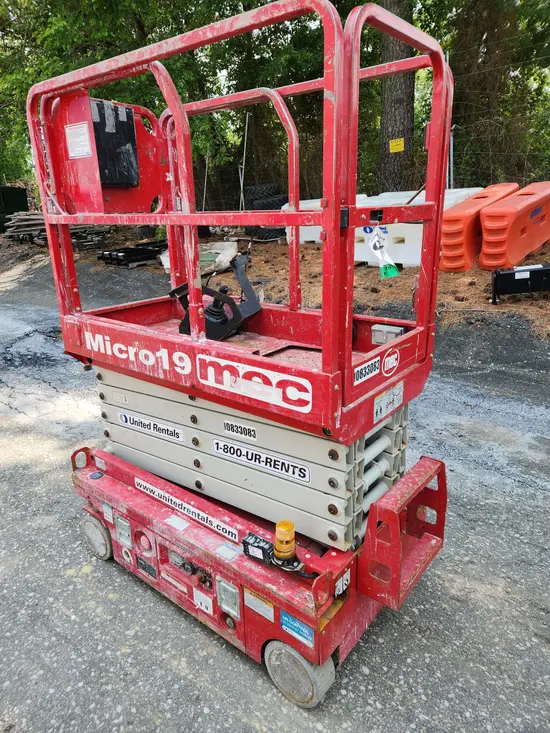 2018 MEC MICRO 19 Scissor Lift