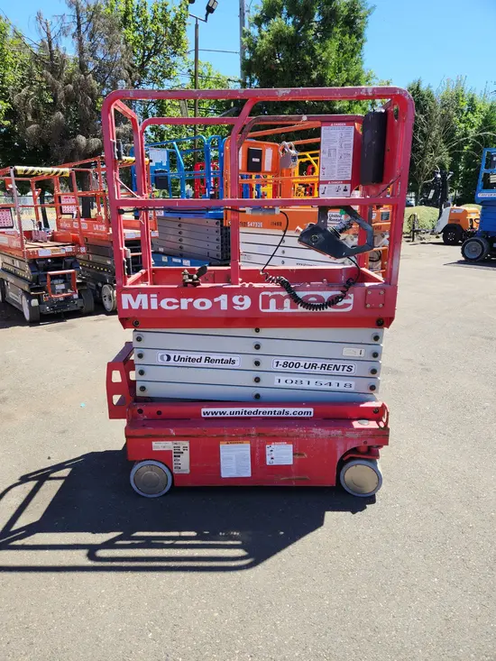 2018 MEC MICRO 19 Scissor Lift