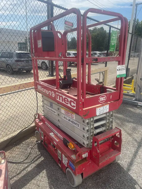 2019 MEC MICRO 19 Scissor Lift